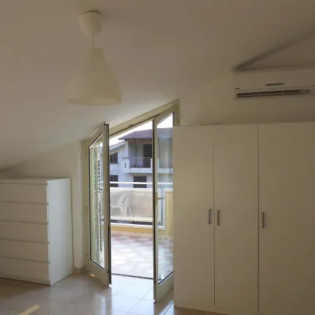 Apartment Mansarda Via Consolare Antica *