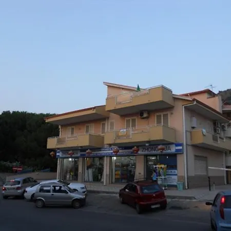 Apartment Mansarda Via Consolare Antica *